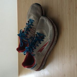 Altra Escalante, Paris - mens size 11.5 US